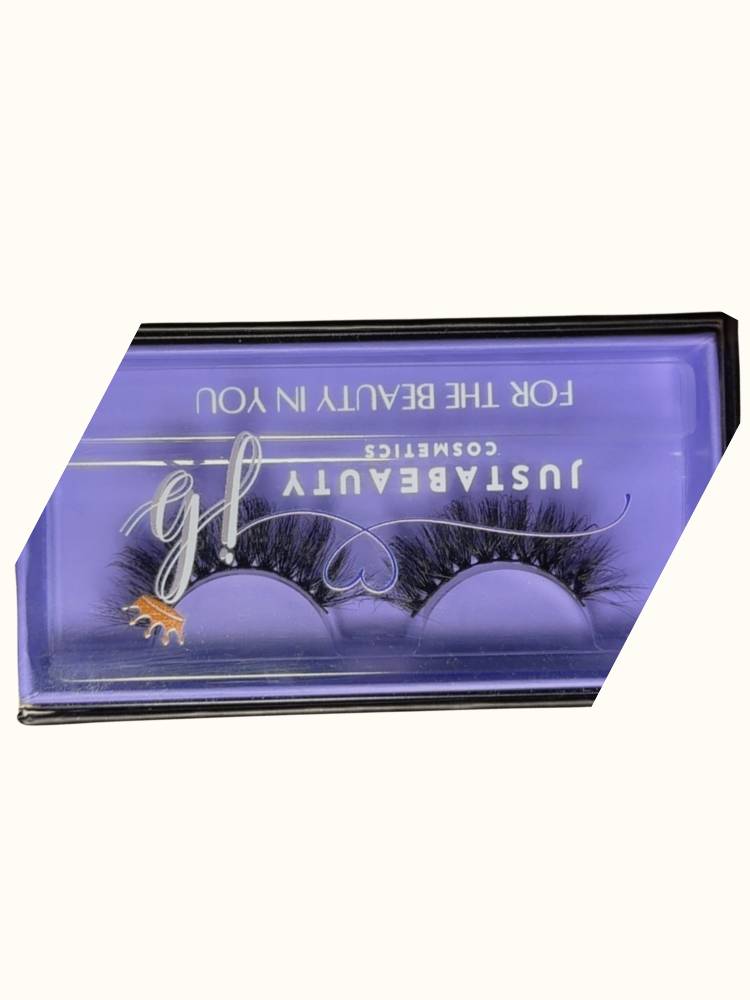 “Heavy on the eye contact” Lashes